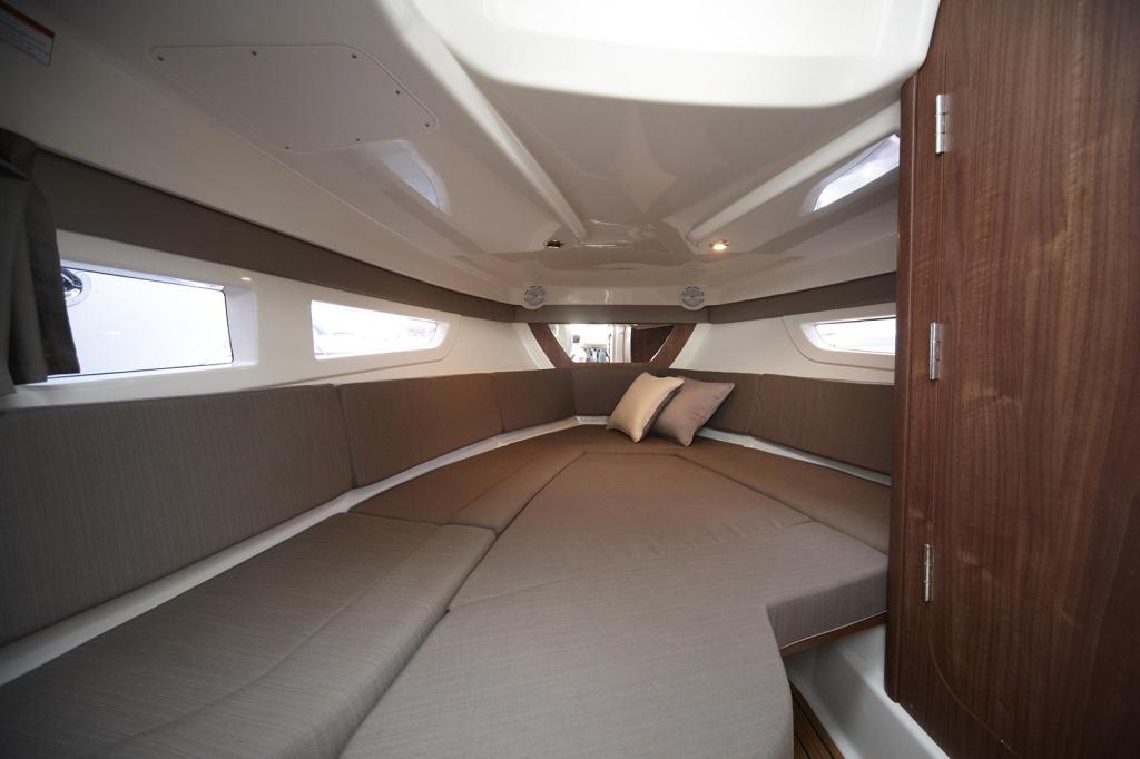 Quicksilver Activ 805 Sundeck