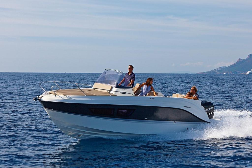 Quicksilver Activ 805 Sundeck
