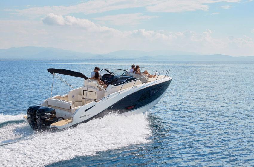 Quicksilver Activ 875 Sundeck