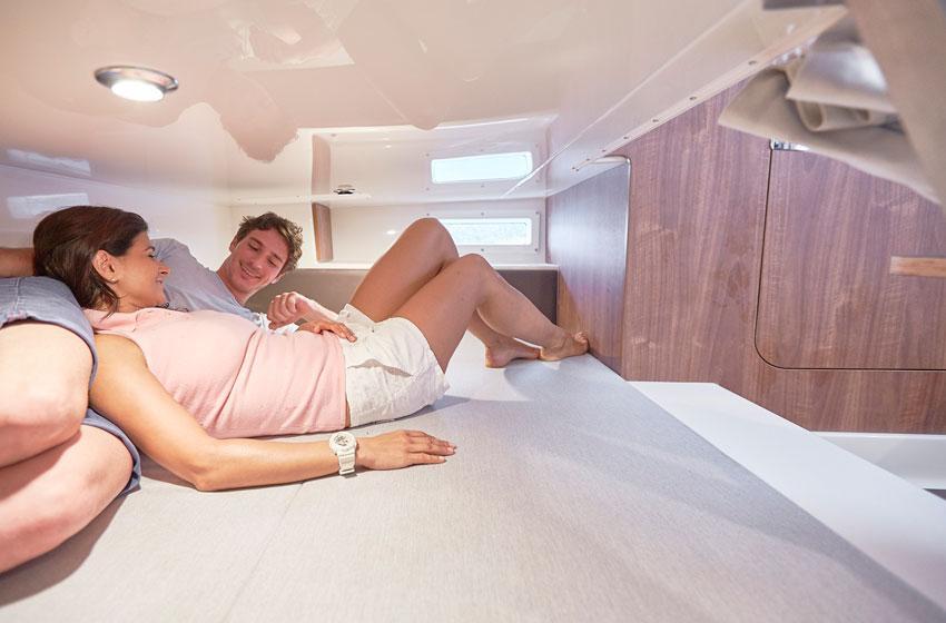 Quicksilver Activ 875 Sundeck