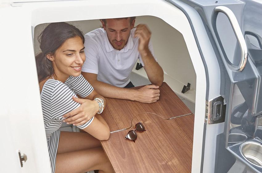 Quicksilver Activ 555 Cabin