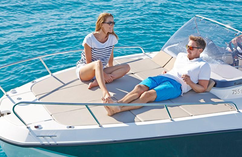 Quicksilver Activ 755 Sundeck