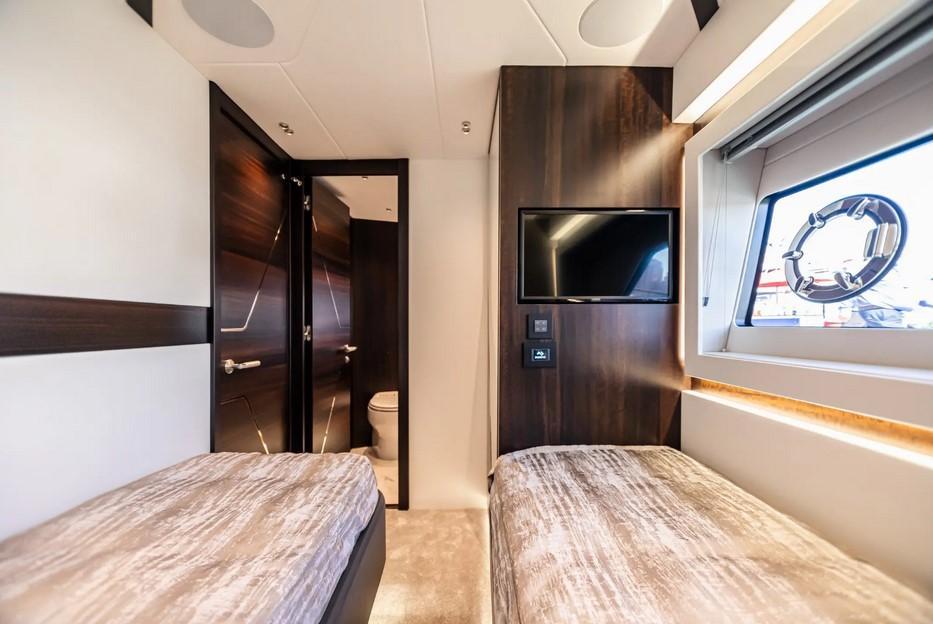 Sunseeker Predator 65