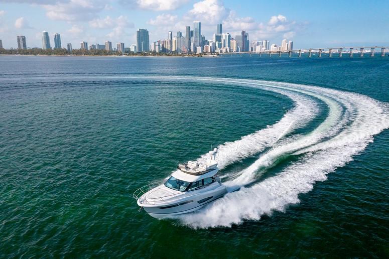 Regal 38 FLY