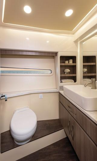 Regal 38 FLY
