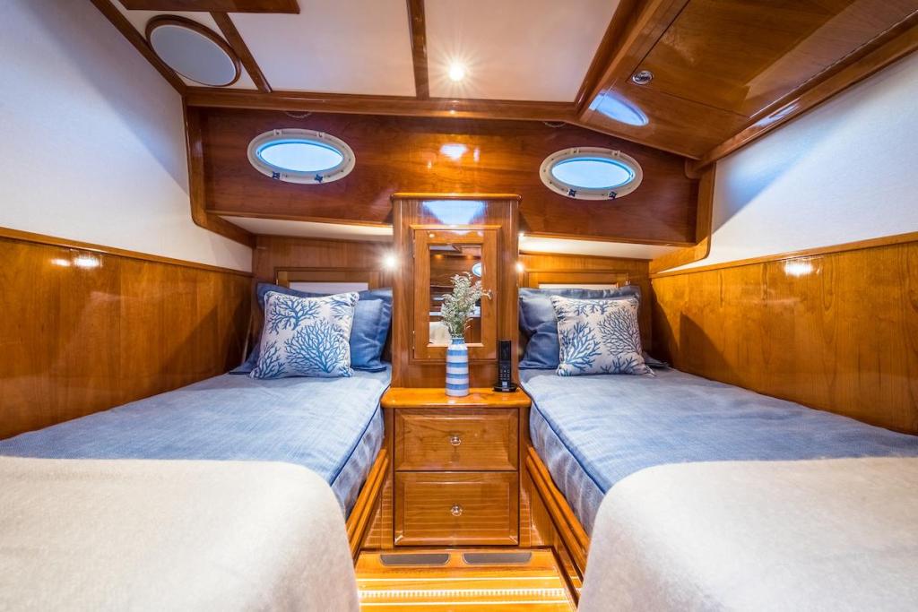 Hinckley Talaria 57