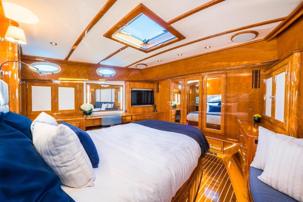 Hinckley Talaria 57