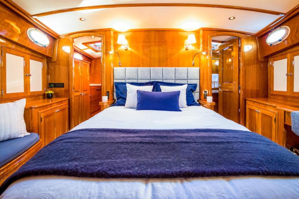 Hinckley Talaria 57