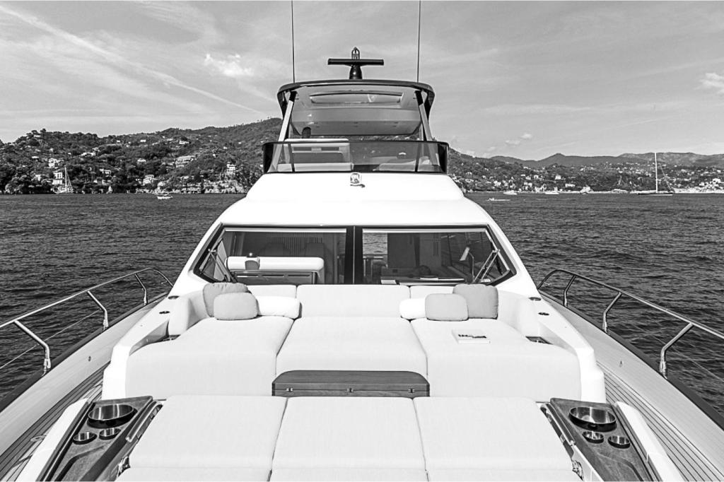 Azimut 68