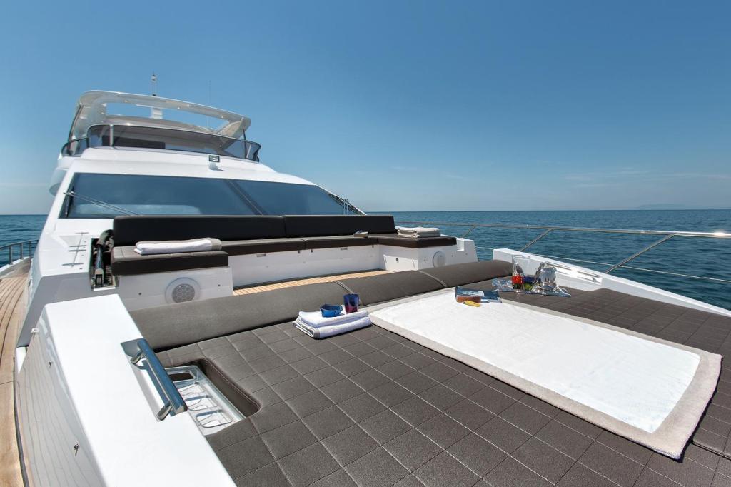 Azimut 83