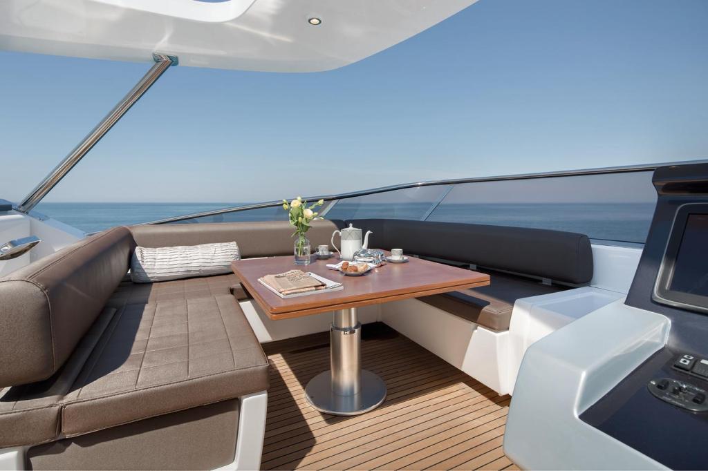 Azimut 83