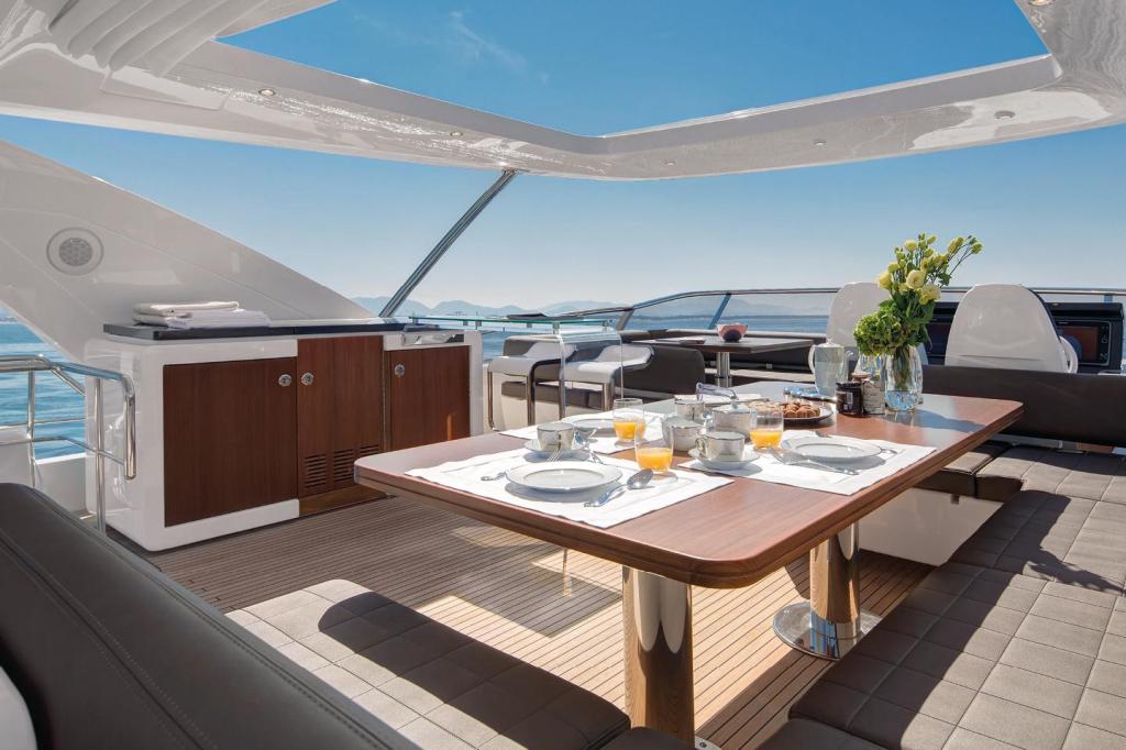 Azimut 83