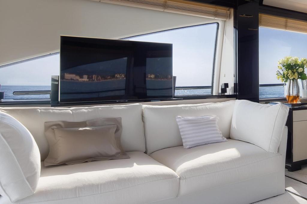 Azimut 83