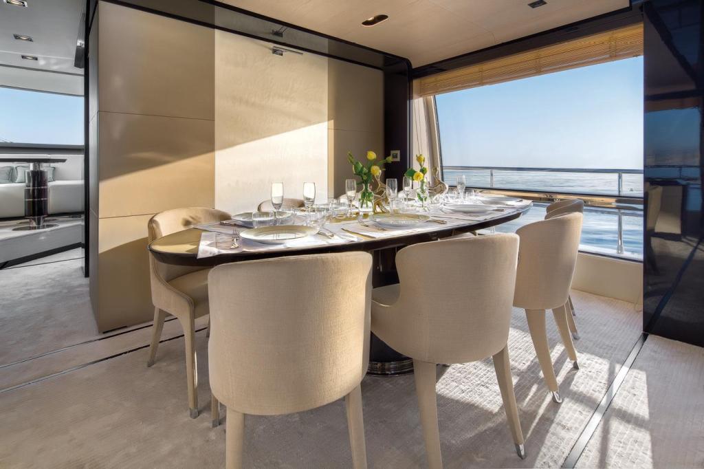 Azimut 83