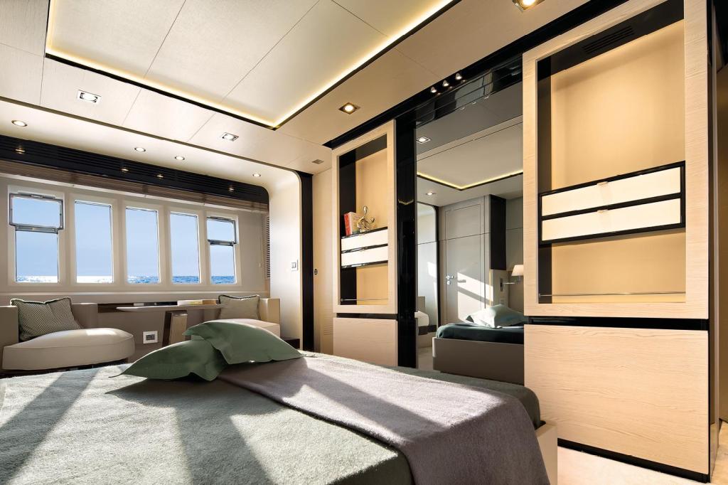 Azimut 83