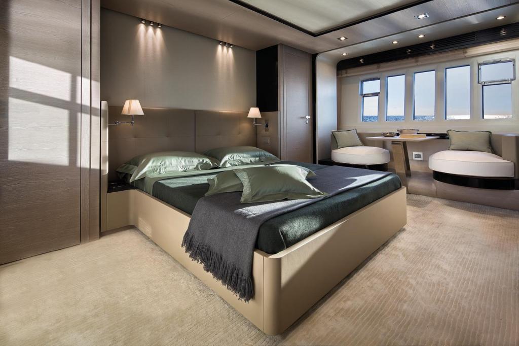 Azimut 83