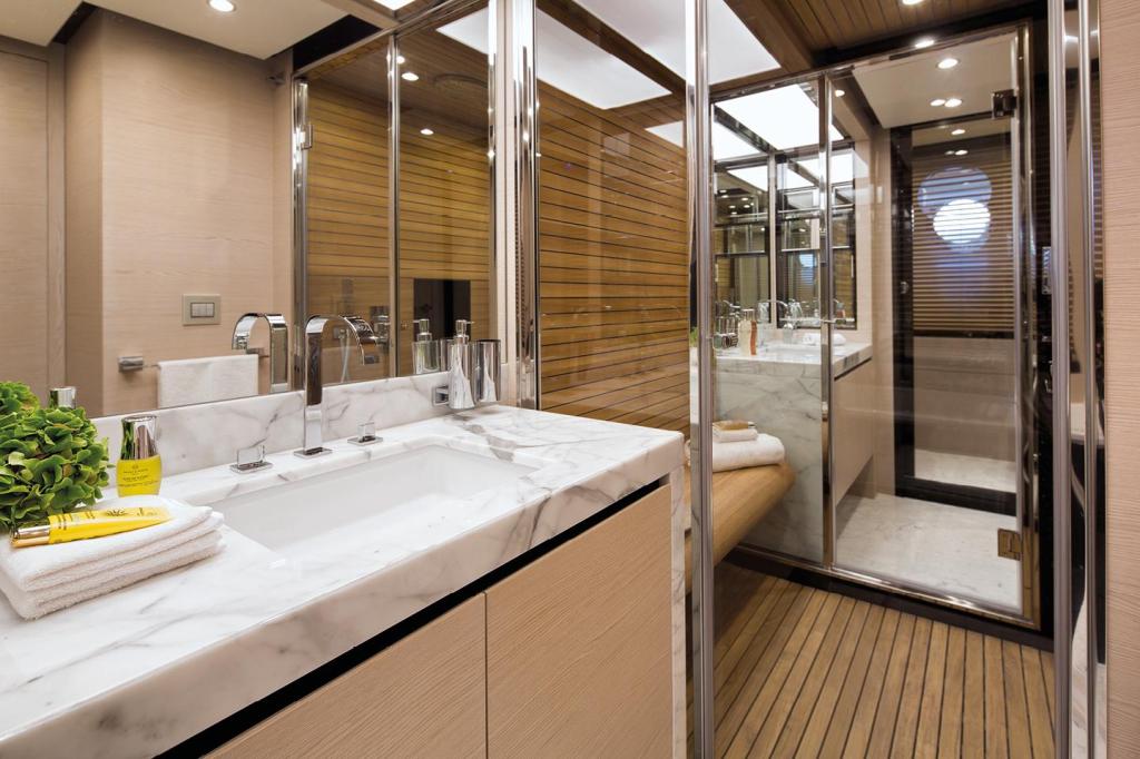 Azimut 83