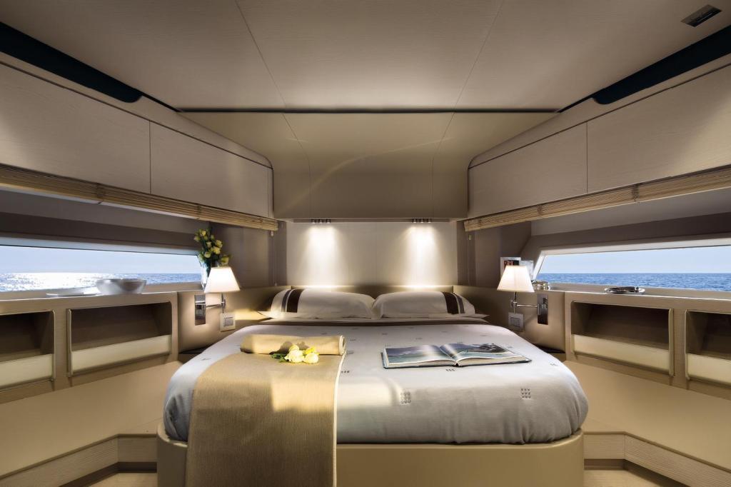 Azimut 83