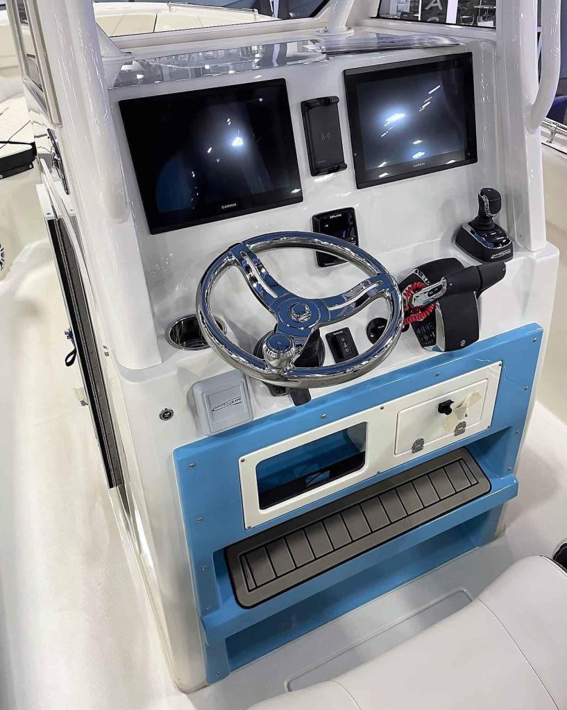 Stingray 273CC Center Console