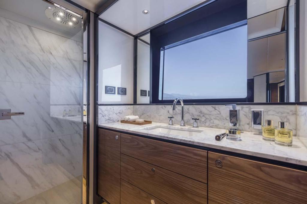 Absolute Navetta 68