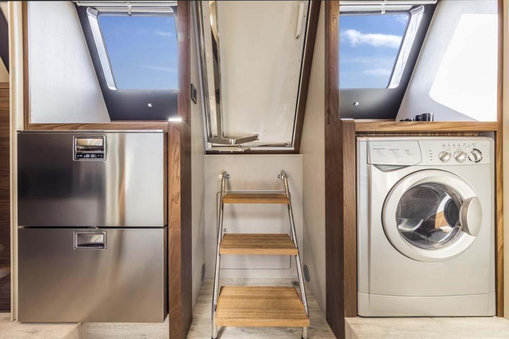 Absolute Navetta 68