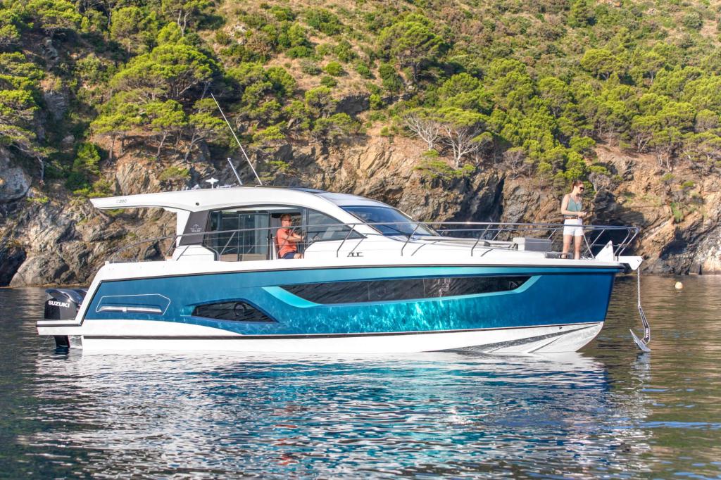 Sealine C390V