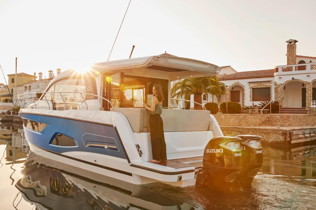 Sealine C390V