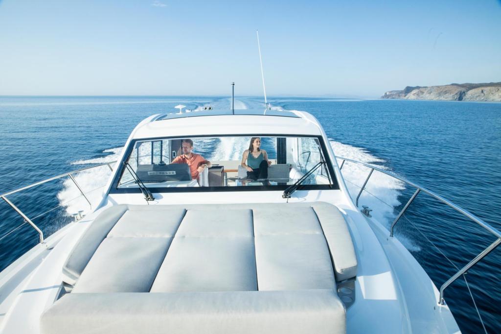 Sealine C390V