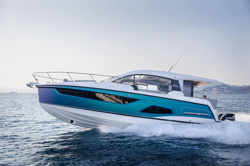 Sealine C390V