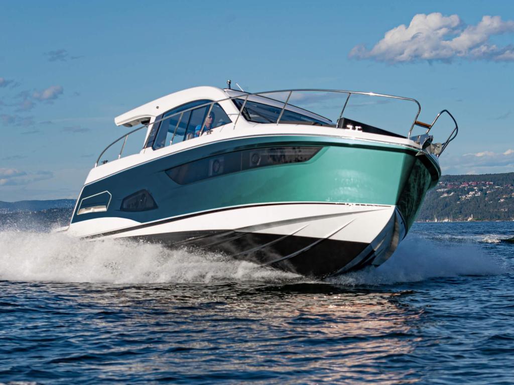 Sealine C390V