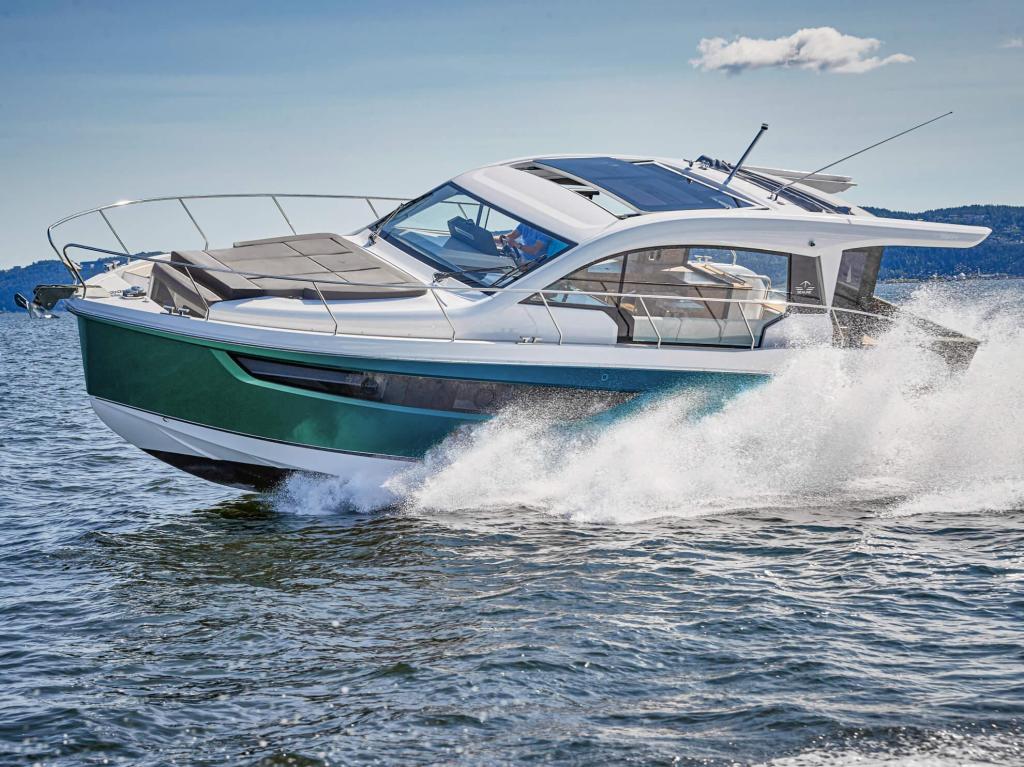 Sealine C390V