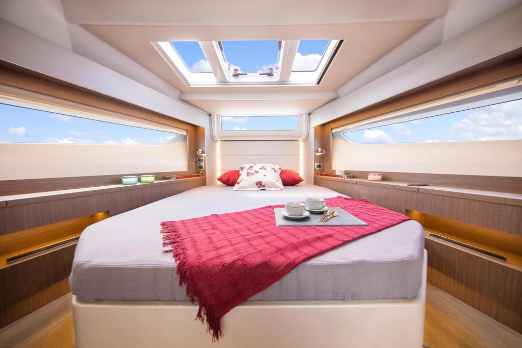 Sealine C390V