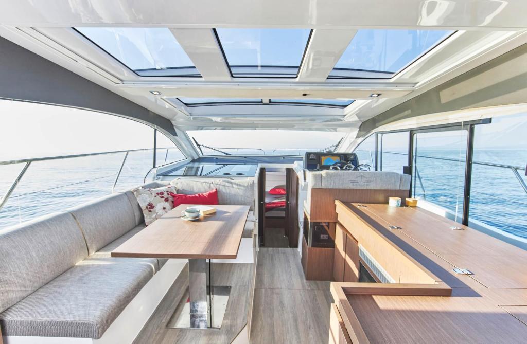 Sealine C390V