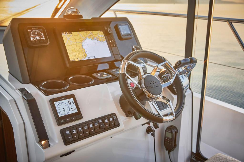 Sealine C390V