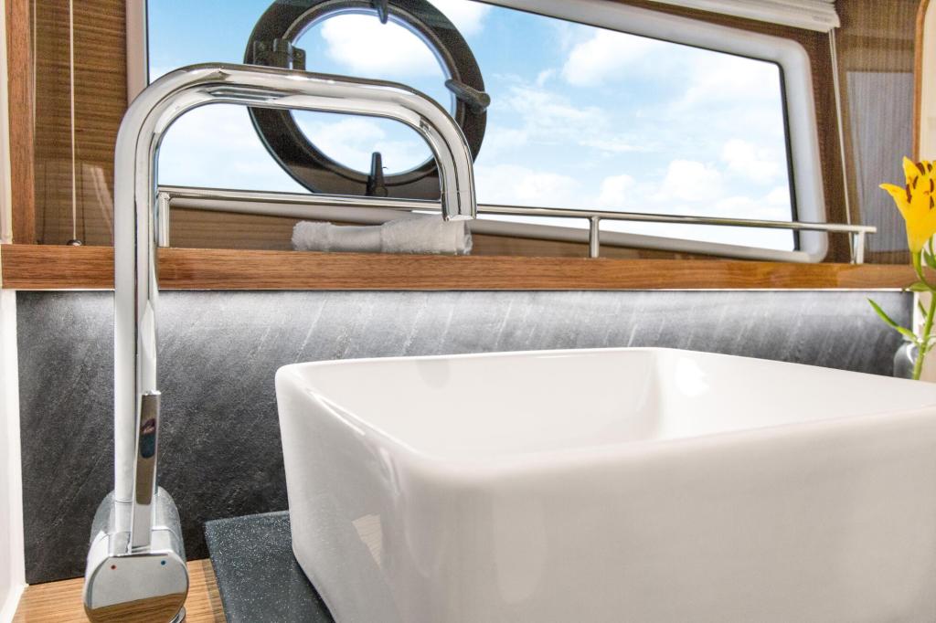 Sealine C430