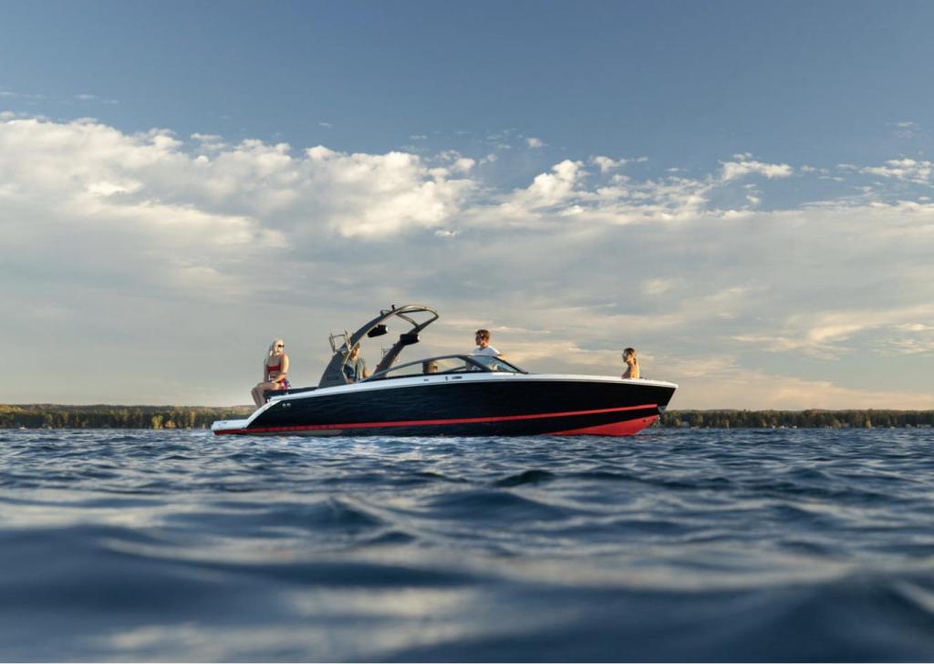 Four Winns H4 Surf