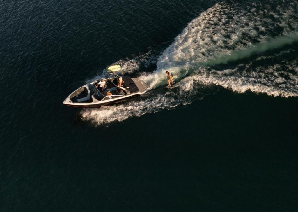 Four Winns H4 Surf
