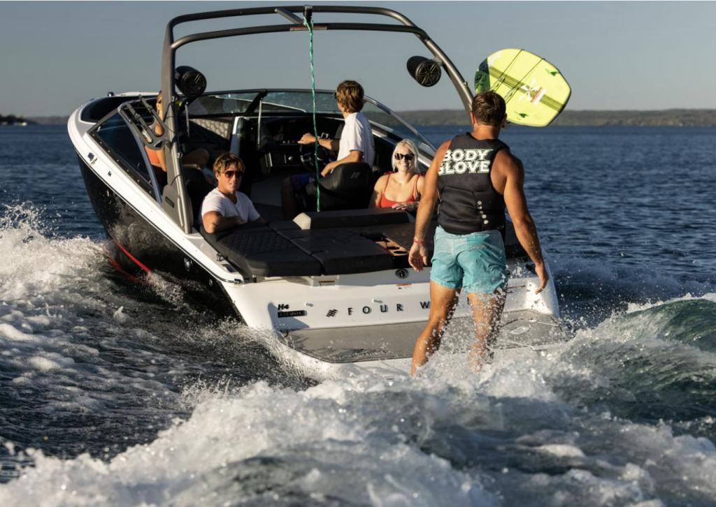 Four Winns H4 Surf