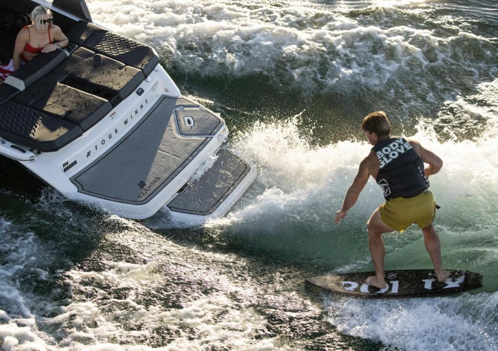 Four Winns H4 Surf