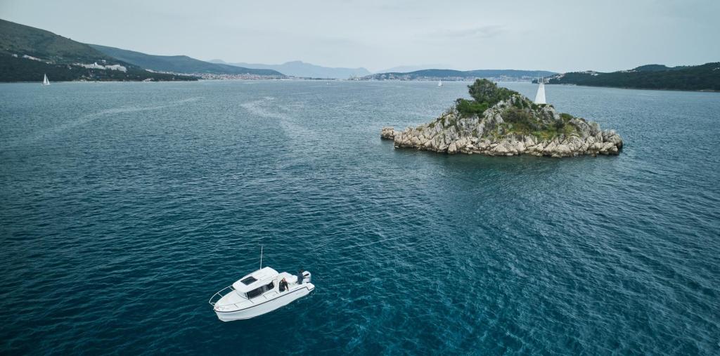 Parker 700 Pilothouse