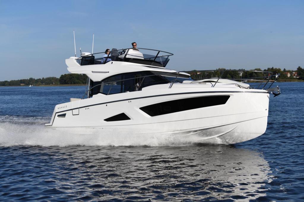 Parker Monaco 110 Flybridge