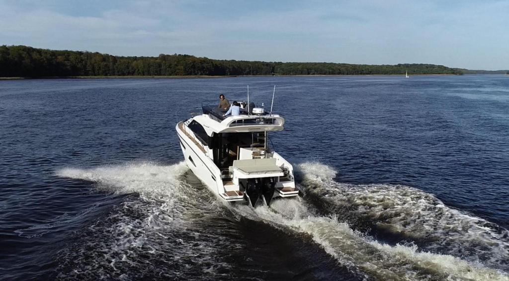 Parker Monaco 110 Flybridge