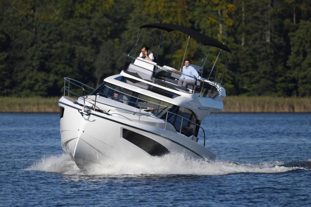 Parker Monaco 110 Flybridge