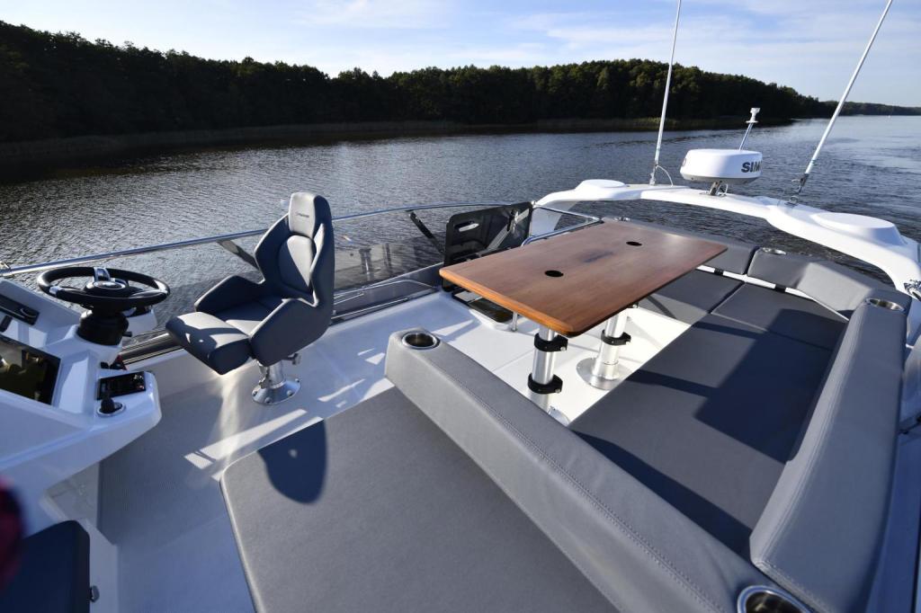 Parker Monaco 110 Flybridge