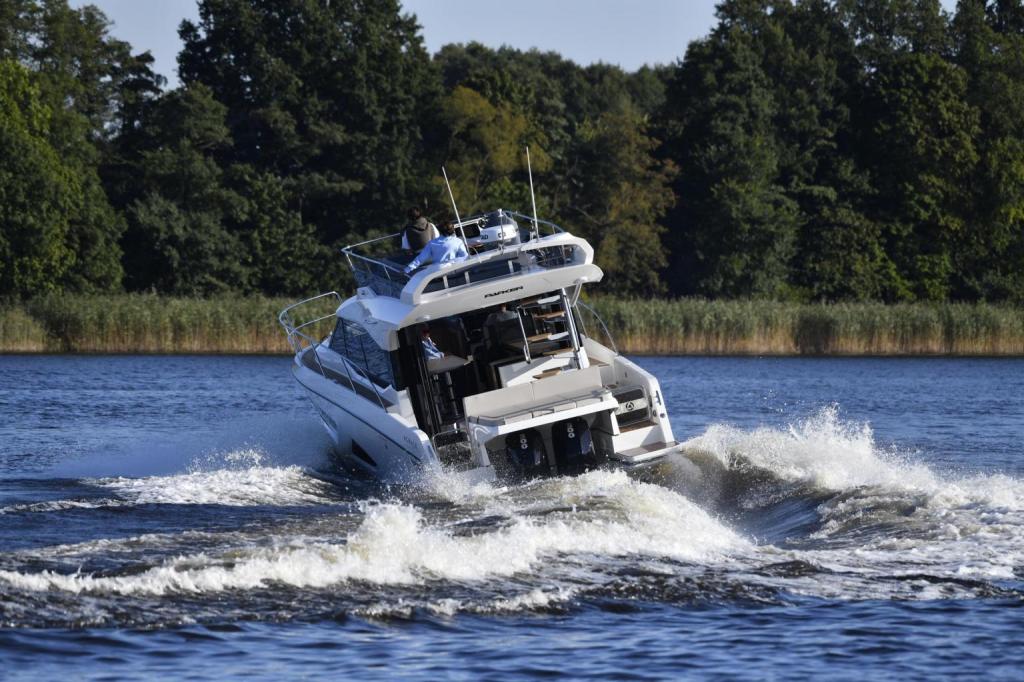 Parker Monaco 110 Flybridge