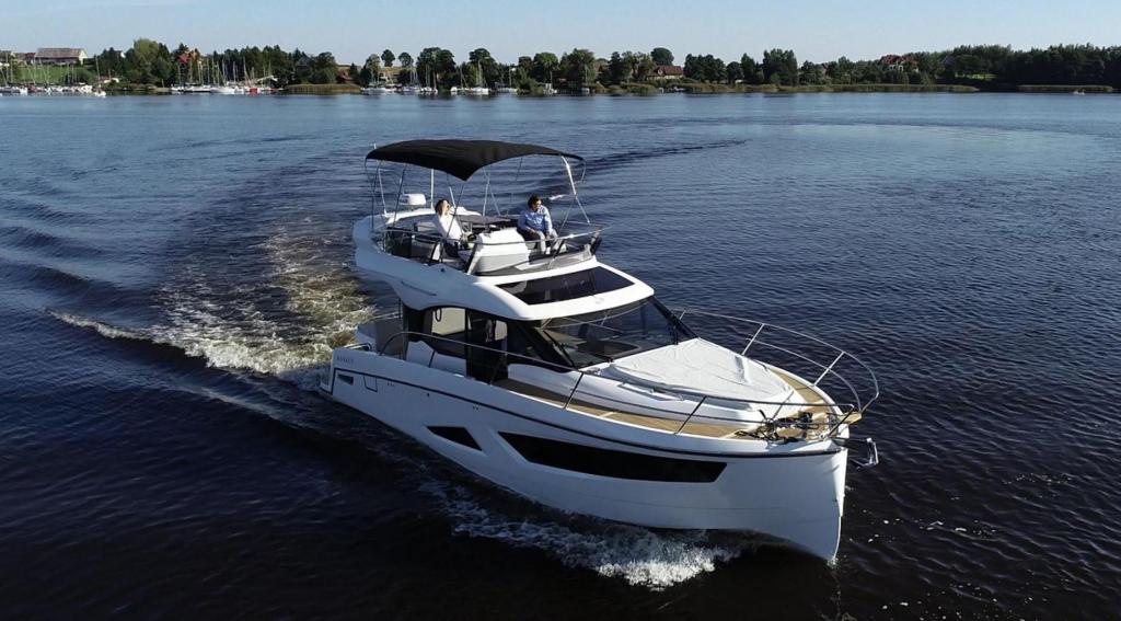 Parker Monaco 110 Flybridge