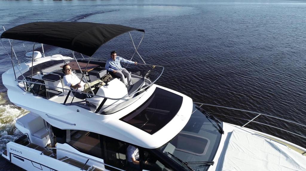 Parker Monaco 110 Flybridge