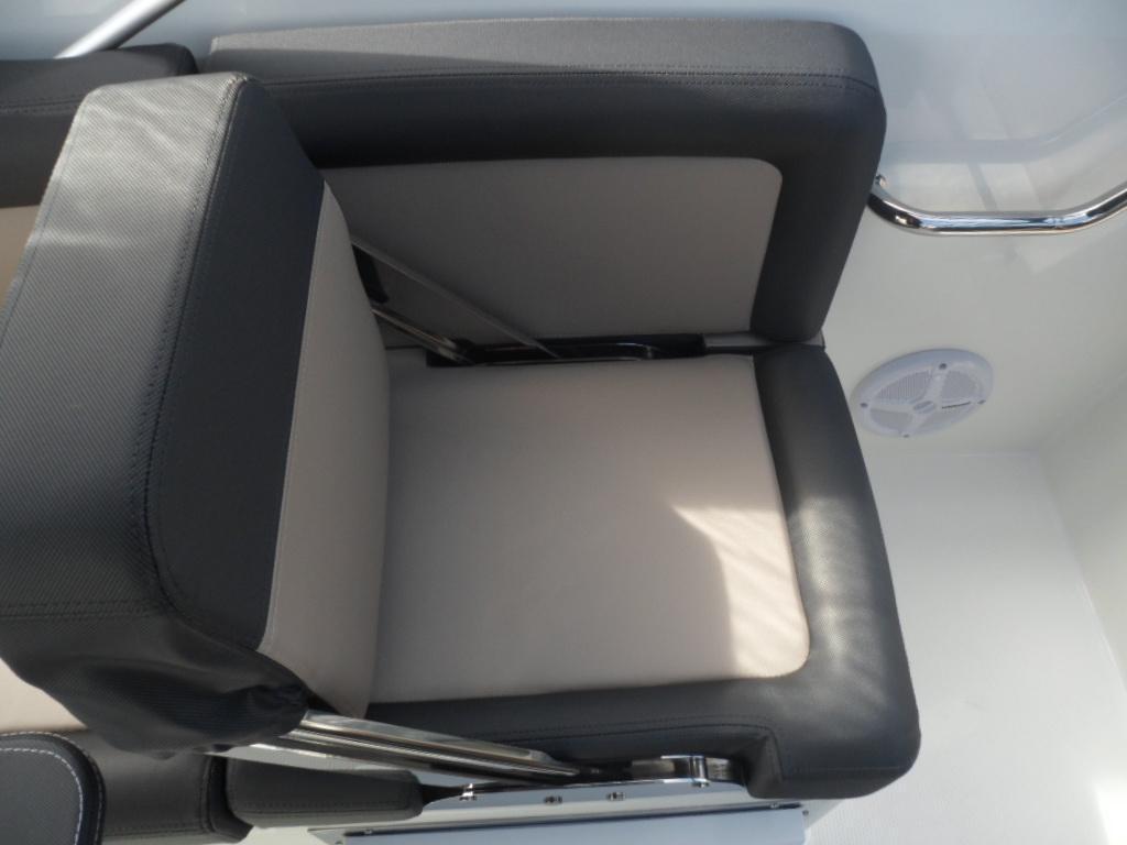 Parker 630 Day Cruiser