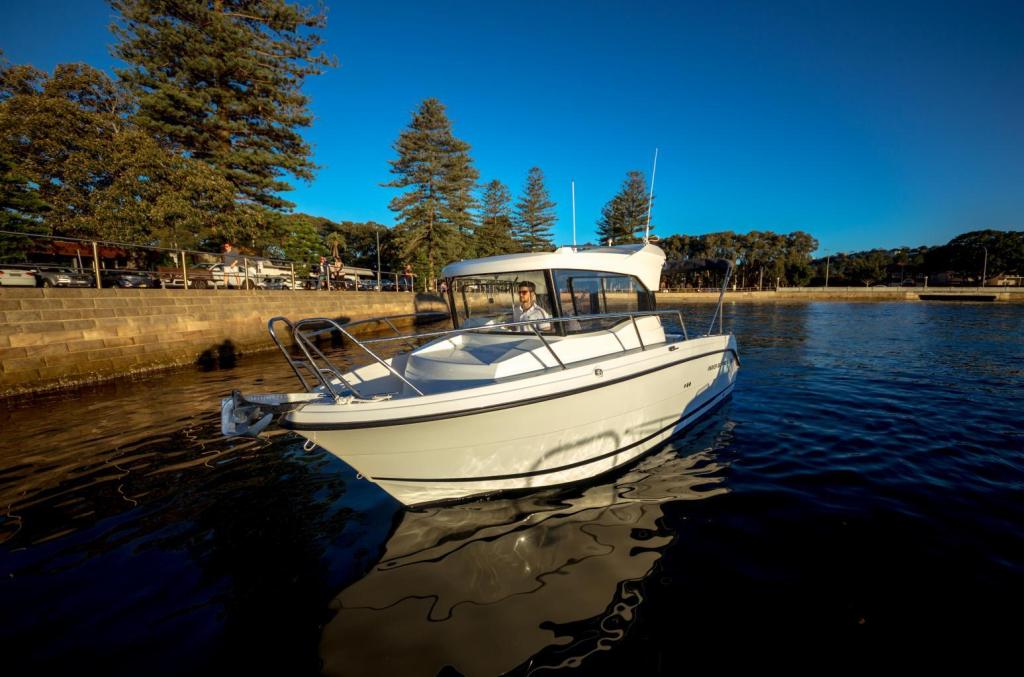 Parker 660 Pilothouse
