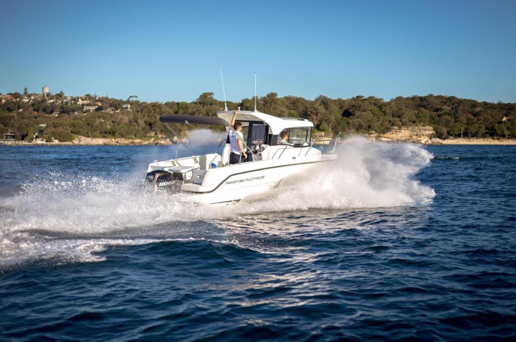 Parker 660 Pilothouse